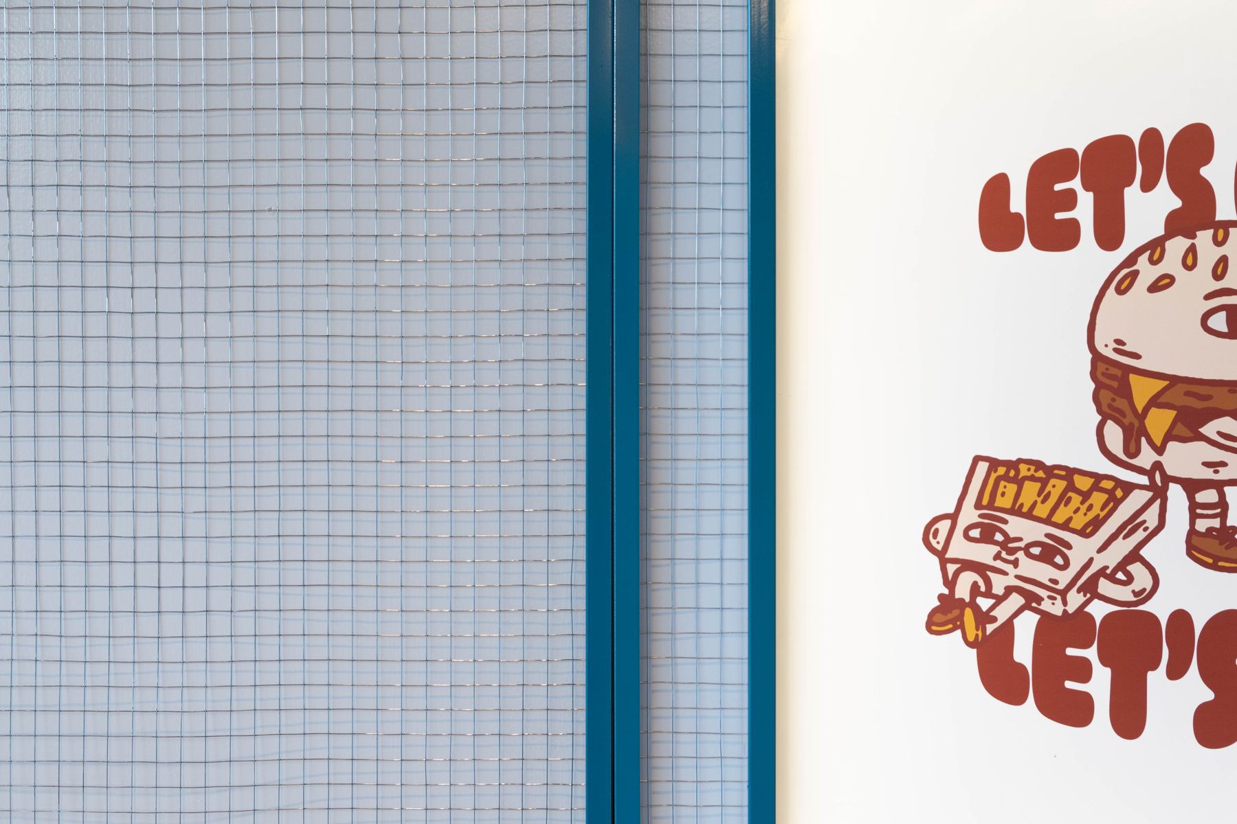 Detalle de mural Let's chill let's fat
